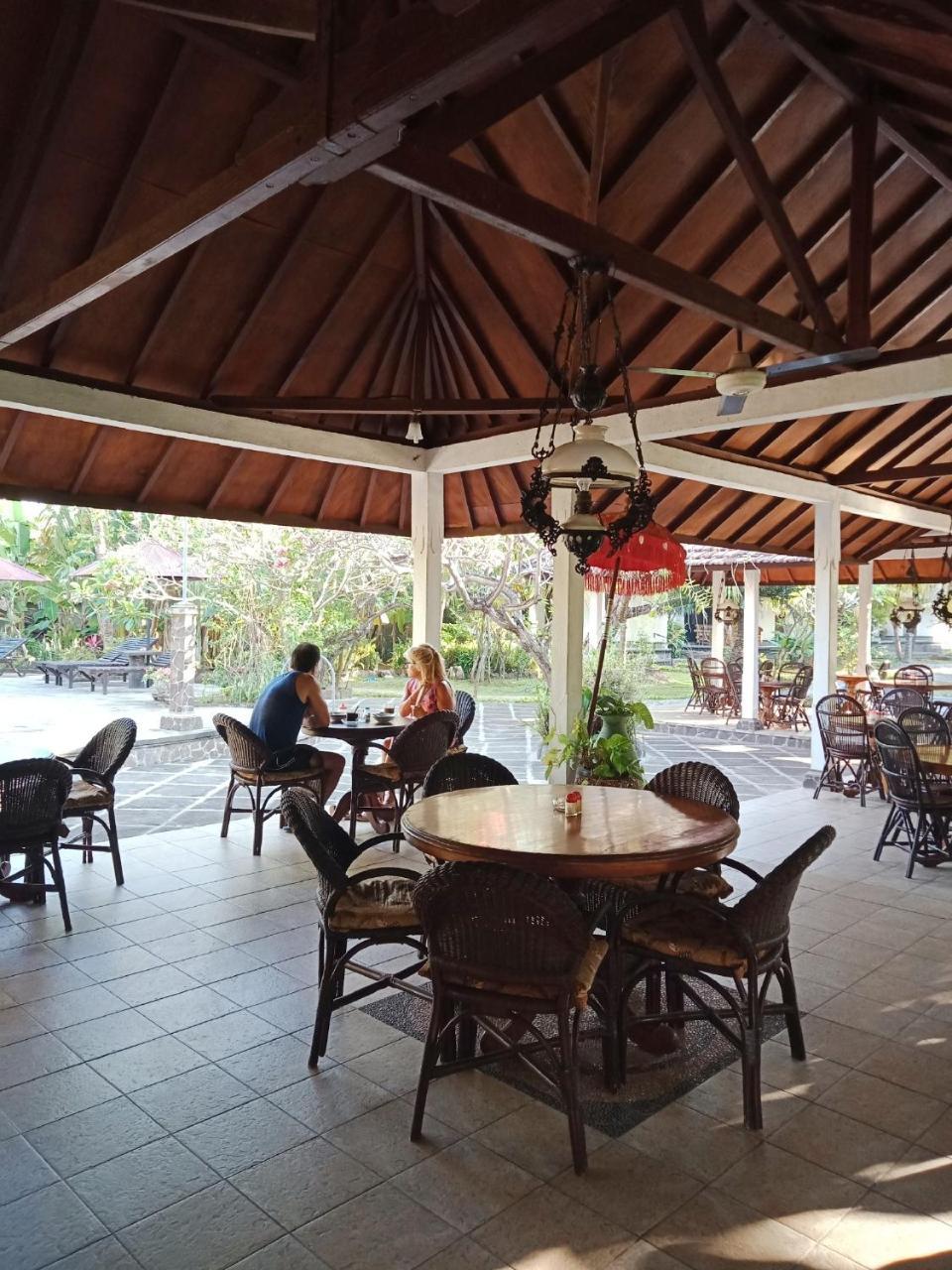Rini Hotel Lovina Exterior foto